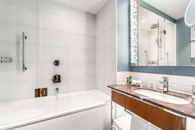 غرفة تنفيذية بسرير كينج، Hilton Rotterdam Hotel 2/3