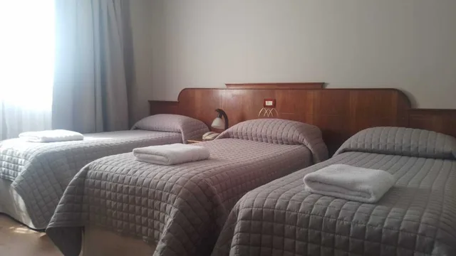 غرفة قياسية ثلاثية بثلاثة أسرّة، HOTEL PICOS DEL SUR 2/4