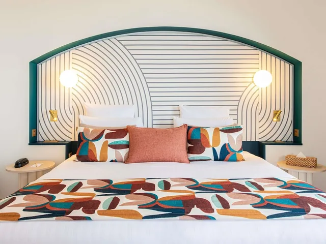 غرفة كلاسيكية بسرير كوين بإطلالة جزئية على البحر، Mercure La Baule Majestic 1/10