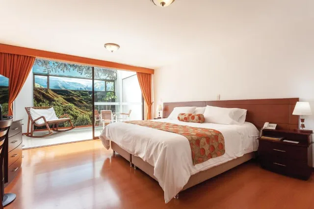 Suite, Hotel Cuellars 1/2