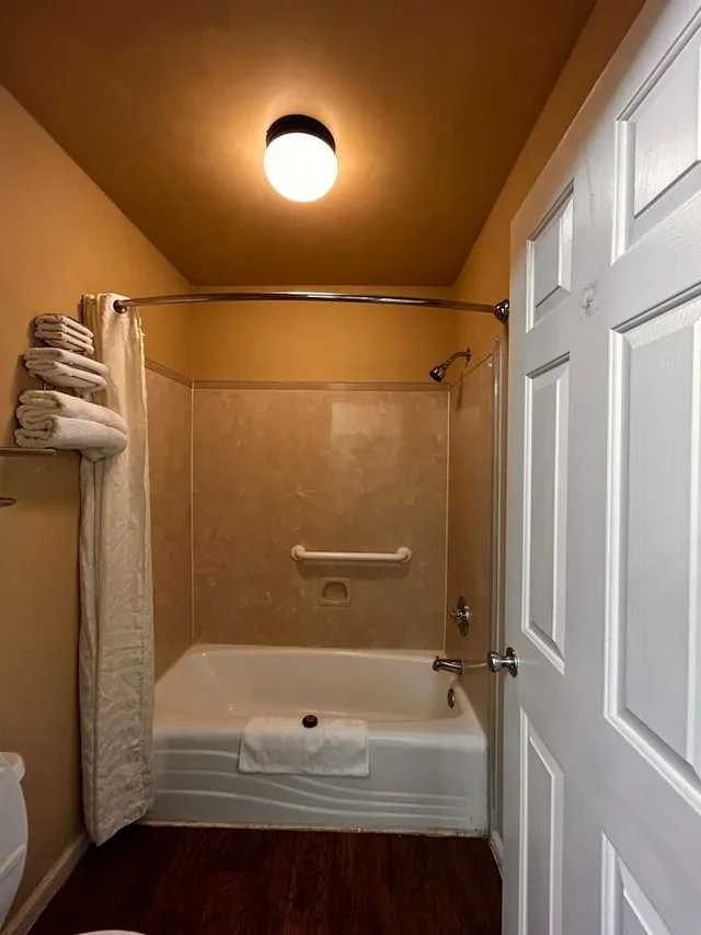 غرفة قياسية بسرير كينج، Plantation Oaks Suites & Inn Millington 6/8