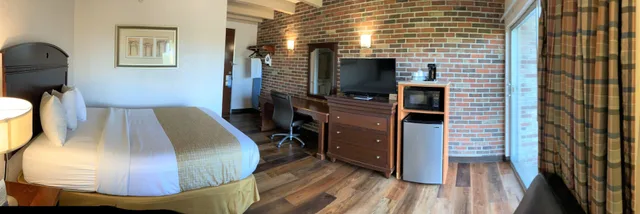 1 Bedroom, Executive, Studio, Suite, King Bed, Travelodge By Wyndham Wytheville 4/6