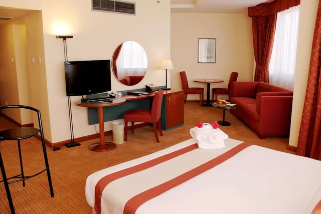 جناح جونيور، Al Diar Dana Hotel 2/7