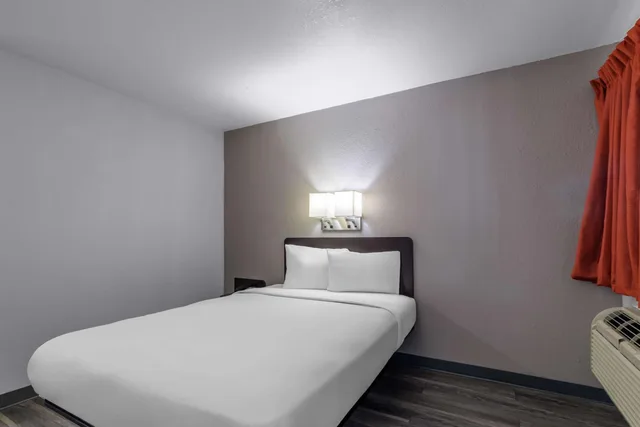 غرفة بسرير كوين لذوي الإعاقة، Motel6 Elizabethtown, KY 4/10
