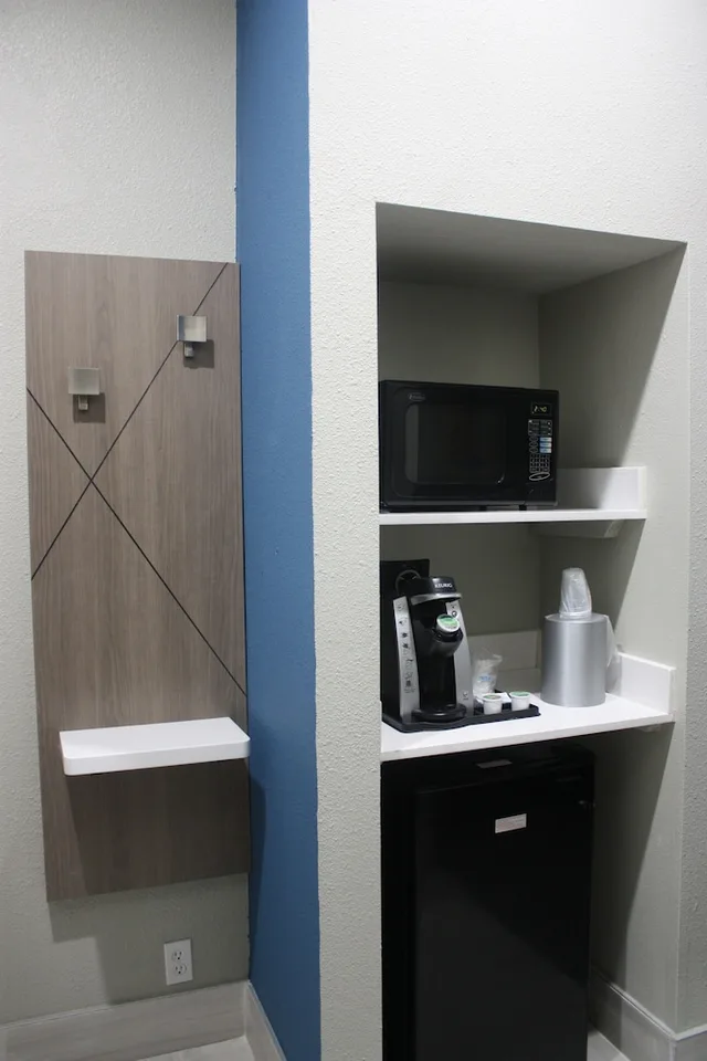 Standard, Holiday Inn Express Hotel & Suites Shamrock North 9/9
