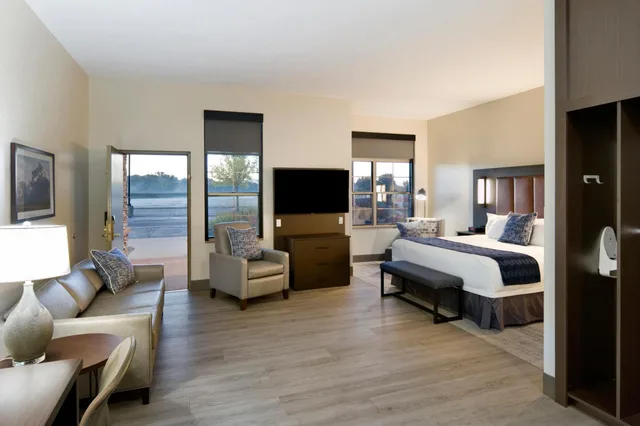 جناح تنفيذي، Clubhouse Hotel Suites Sioux Falls 2/5
