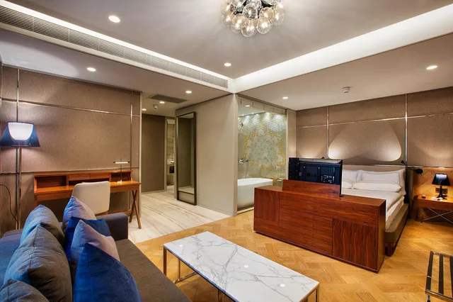 Suite, Triple, Corner, FER HOTEL 1/1