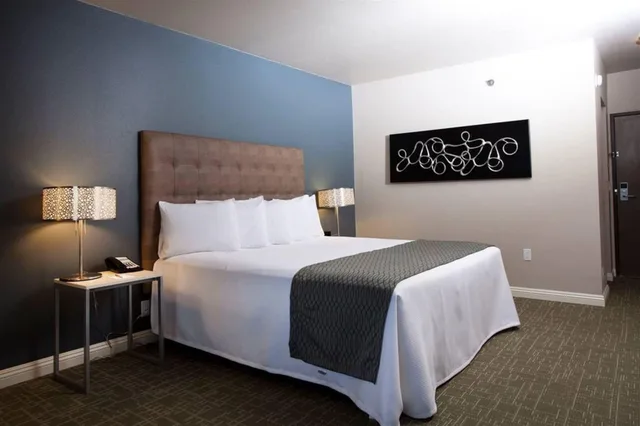 غرفة بسرير كينج، Redac Gateway Hotel 1/1