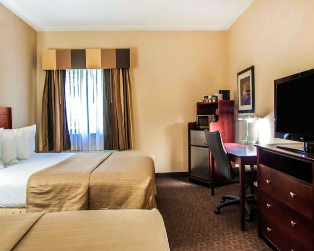 غرفة بسريرين كوين لذوي الإعاقة، Quality Inn & Suites Peoria 1/4