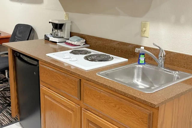 استوديو بسرير كوين، Town House Extended Stay Hotel Downtown 4/4