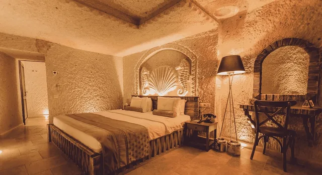 Cave, Royal, Suite, Twin Beds, Hot Tub، Nino Cave Suites 3/6