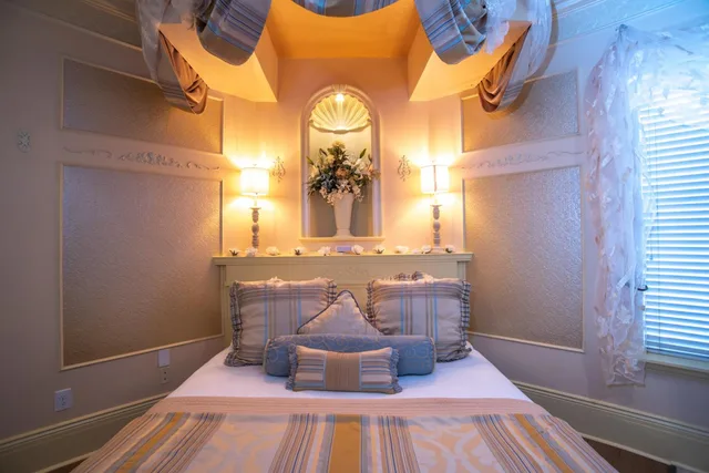 غرفة بسرير مزدوج بشرفة، Anniversary Inn - 5th South 3/3