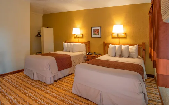 غرفة قياسية بسرير مزدوج، Thunderbird Lodge 1/7