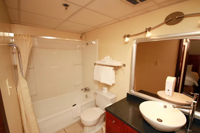 غرفة قياسية بسرير كوين بحوض جاكوزي، Best Western Gold Rush Inn 4/4