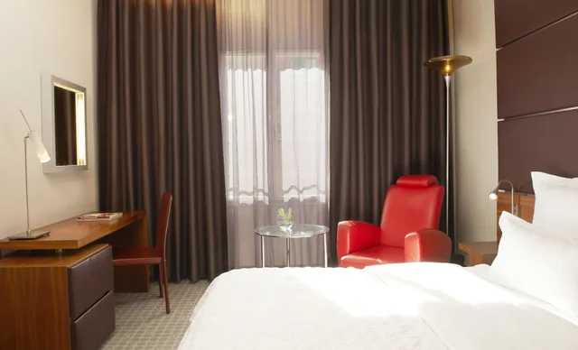 غرفة ديلوكس بسرير كينج، Le Meridien Barcelona 1/10