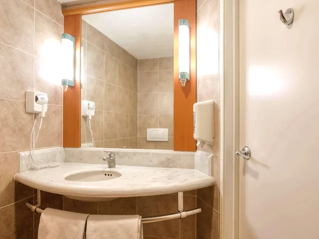 غرفة قياسية بسرير مزدوج، Ibis Guadalajara Expo 2/2
