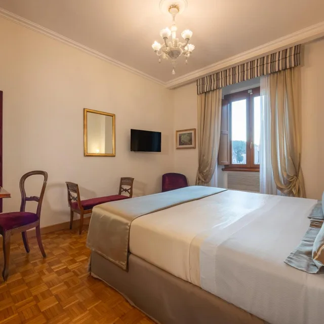 غرفة ديلوكس بسرير مزدوج أو سريرين منفصلين بإطلالة، Forum Hotel Rome 1/10