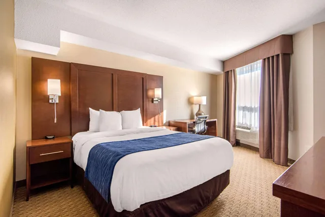 غرفة بسرير كوين لذوي الإعاقة، Comfort Inn & Suites Medicine Hat Shopping Centre 1/4