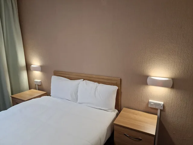 Standard, Double Bed, Britannia Hotel Birmingham - New Street Station 5/10