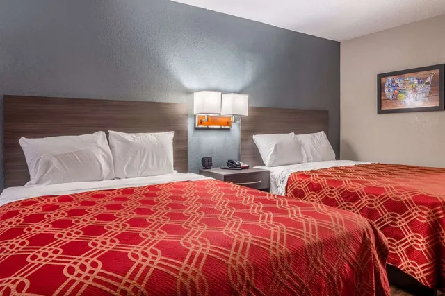 غرفة بسريرين كوين، Econo Lodge East Ridge 4/6