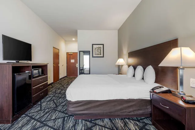 غرفة بسرير كينج، Best Western Plus Mckinney Inn & Suites 1/2