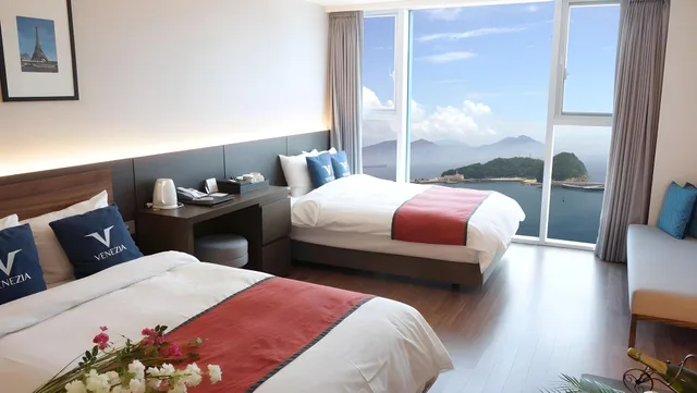 غرفة سوبيريور بسرير مزدوج بإطلالة على البحر، Yeosu Venezia Hotel & Suites 1/1