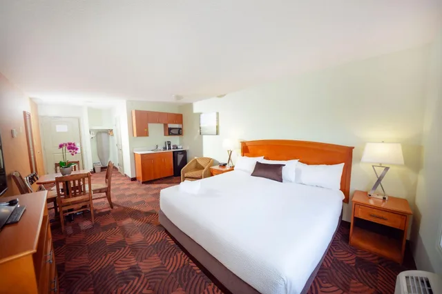 جناح عائلي، Service Plus Inns and Suites Calgary 1/6