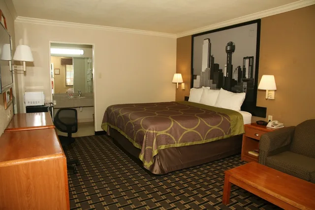 Room, King Bed, Accessible, Super 8 By Wyndham Tyler Tx 1/3