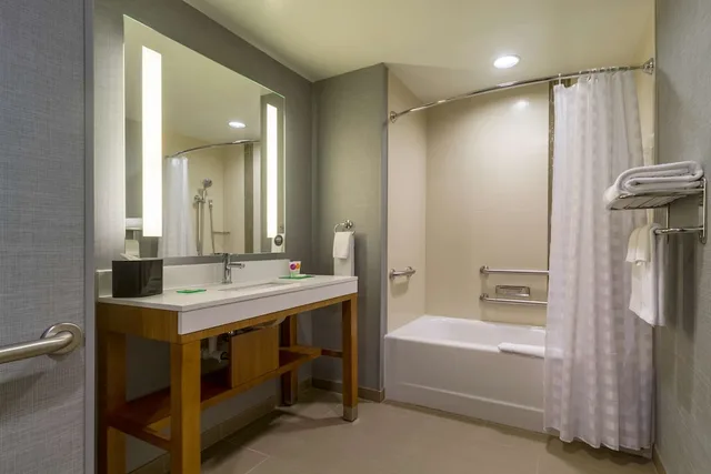 غرفة قياسية بسريرين كوين مع أريكة، Hyatt Place Blacksburg / University 4/5