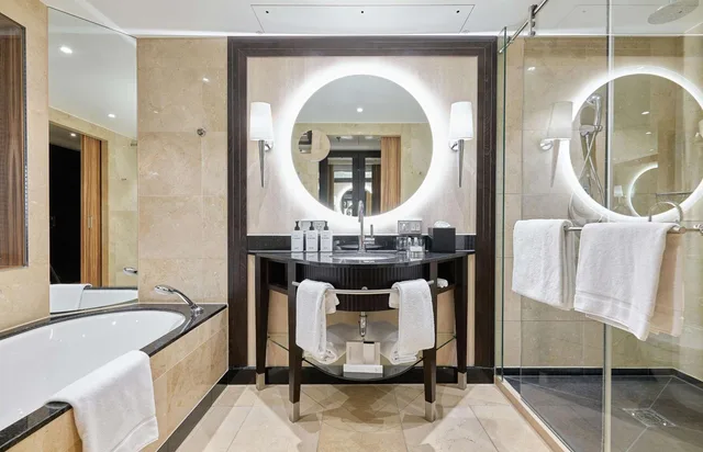 جناح بسرير كوين بشرفة مع أريكة، Hotel Ko59 Dusseldorf - Member of Hommage Luxury Hotels Collection 4/4