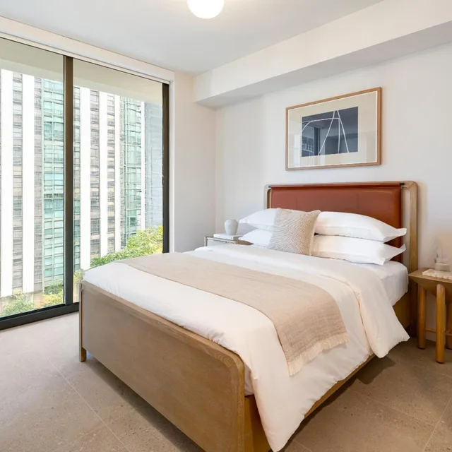 استوديو بسرير كوين لذوي الإعاقة، The Crosby Miami Worldcenter 2/5