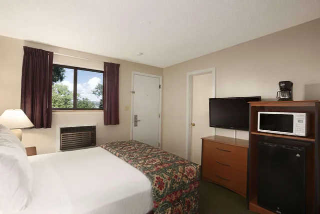 غرفة مفردة بسرير كوين، Days Inn by Wyndham Cortez 1/4