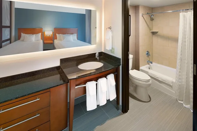 غرفة ركنية بسرير كينج مع أريكة، Hyatt Place Madison Downtown 4/5