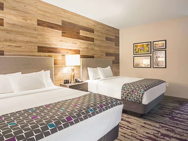 غرفة بسريرين كوين لذوي الإعاقة، La Quinta Inn Suites By Wyndham Dallas Wylie 1/3