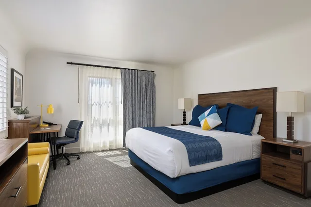غرفة قياسية بسرير كينج، La Playa Inn Santa Barbara 1/5