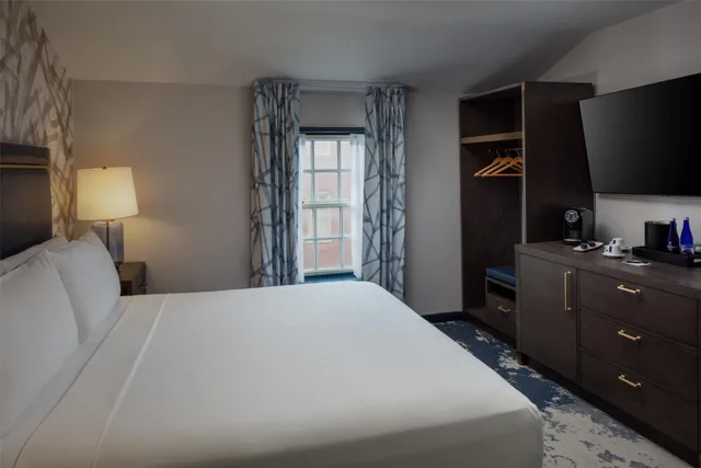 جناح رئاسي، The William Fell Baltimore, Tapestry Collection by Hilton 1/3