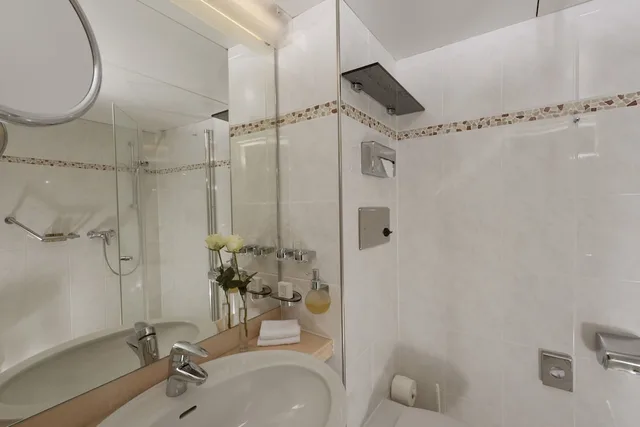 غرفة كلاسيكية عائلية بثلاثة أسرّة، Maritim Hotel Bad Salzuflen 3/8