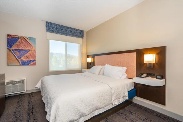 جناح بسرير كينج بغرفة نوم واحدة، Hampton Inn And Suites Flagstaff 1/5