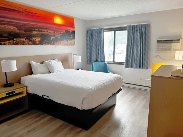 غرفة بسرير مزدوج، Days Inn by Wyndham Mason City 3/9