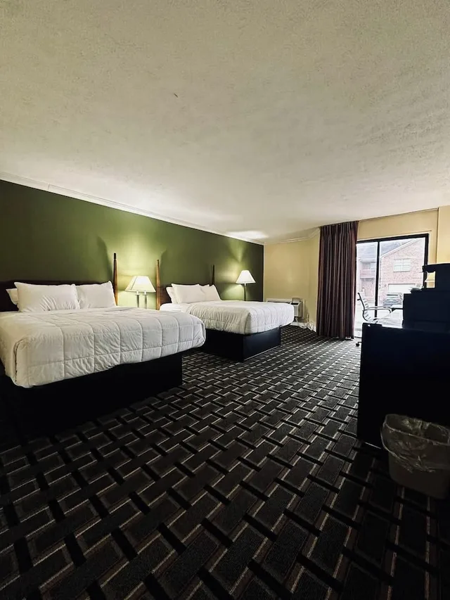 غرفة قياسية بسريرين كوين، Quality Inn Harrodsburg-Danville 7/9