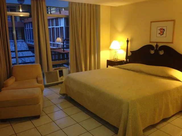 جناح جونيور، Gran Hotel Paris 1/1