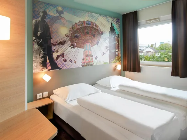 Room, Twin Beds, B&B Hotel Darmstadt 2/5