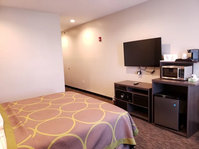 جناح استوديو بسرير كينج، Super 8 by Wyndham St. Louis North 2/3