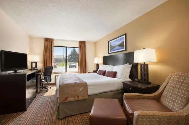 جناح بسرير كينج وسريرين كوين بغرفة نوم واحدة، Ramada by Wyndham Wisconsin Dells 1/2