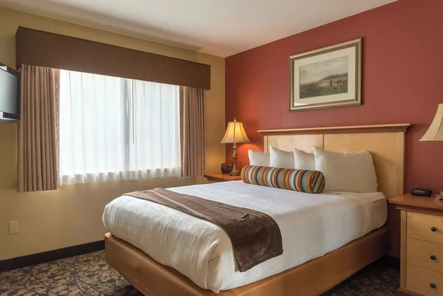 جناح بسريرين كوين بغرفتي نوم مع أريكة، Whispering Woods Resort 1/5