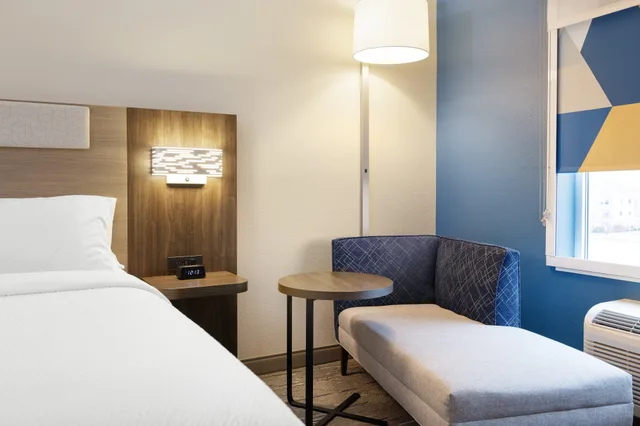غرفة بسرير كينج، Holiday Inn Express Hotel Suites Cincinnati Se Newport 2/4