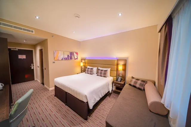 غرفة بسرير مزدوج، Premier Inn Dubai Al Jaddaf 2/5