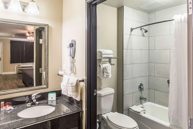 غرفة بسرير كينج، Econo Lodge Inn & Suites Corpus Christi 4/5