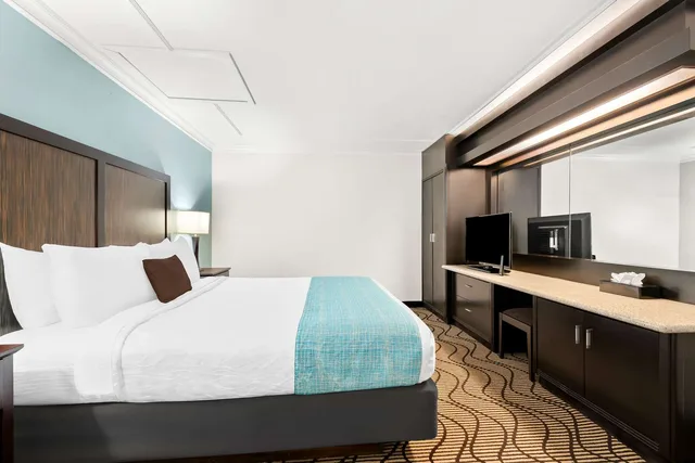 Loft, Suite, 2 King Beds, Sofa, Balcony، Best Western Plus Irvine Spectrum Hotel 1/6