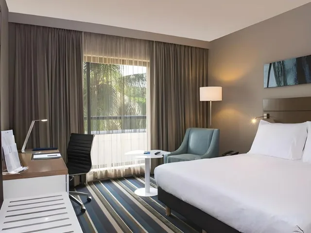 غرفة قياسية بشرفة، Radisson Blu Mammy Yoko Hotel Freetown 2/5
